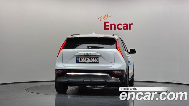 Kia Niro Signature — пробег 12 292 км — фото 4 из 5