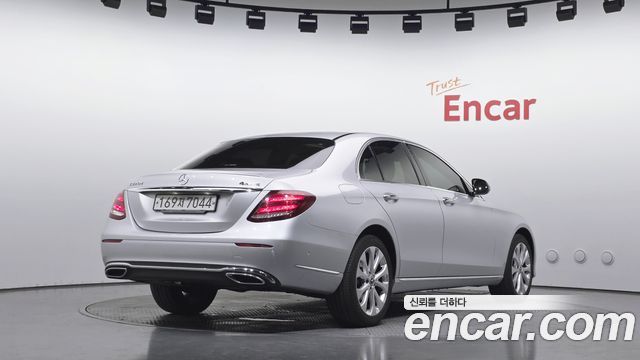 Mercedes-Benz E-Class E220d 4MATIC Exclusive — пробег 82 498 км — фото 2 из 5