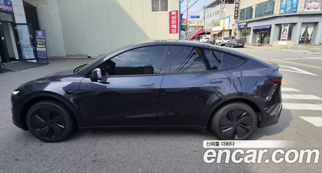 Tesla Model Y Premium RWD — пробег 2 039 км — фото 4 из 5