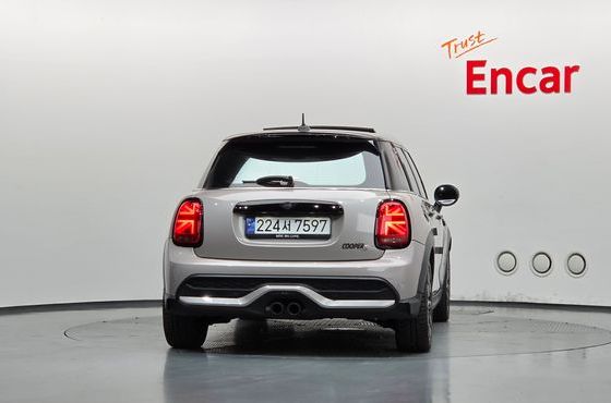 Mini Cooper 5Door Classic Third Generation — пробег 49 767 км — фото 4 из 5