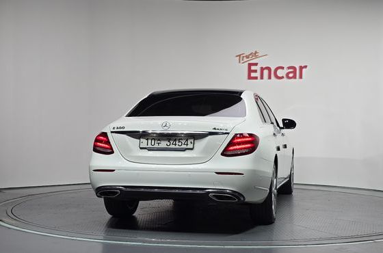 Mercedes-Benz E-Class E300 4MATIC Exclusive — пробег 74 535 км — фото 4 из 5