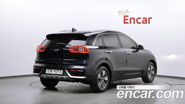 Kia Niro Luxury — пробег 178 138 км — фото 2 из 5