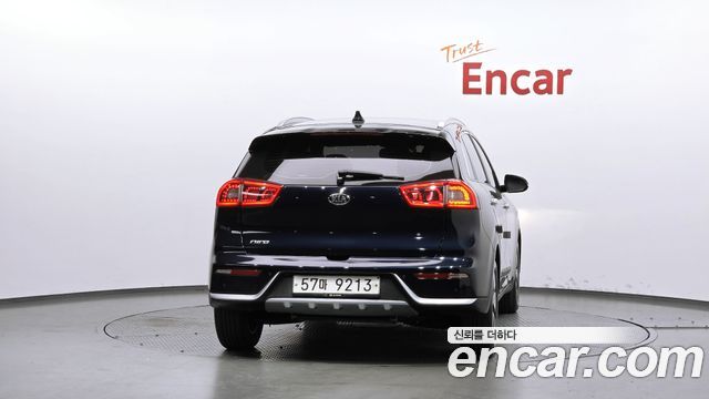 Kia Niro Luxury — пробег 178 138 км — фото 4 из 5