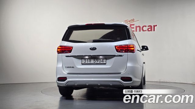 Kia Carnival из Кореи Encar
