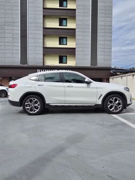 BMW X4 xDrive20i xLine — пробег 42 400 км — фото 2 из 5