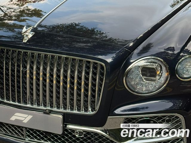 Bentley Flying Spur 4.0 — пробег 30 000 км — фото 3 из 5