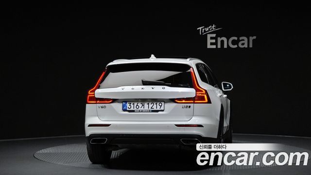 Volvo V60 B5 AWD — пробег 18 158 км — фото 4 из 5