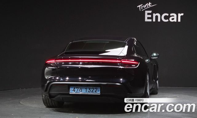 Porsche Taycan 4S — пробег 54 558 км — фото 4 из 5
