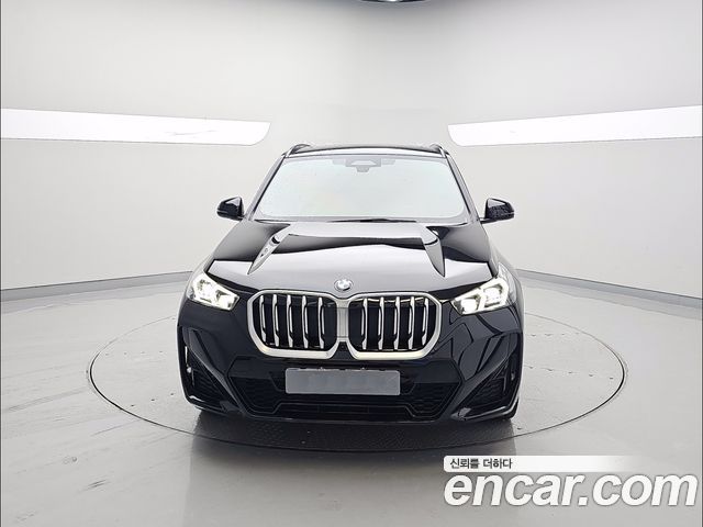 BMW X1 sDrive 20i M Sport — пробег 28 016 км — фото 3 из 5