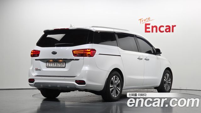 Kia Carnival 9-Seater Luxury — пробег 272 973 км — фото 2 из 5