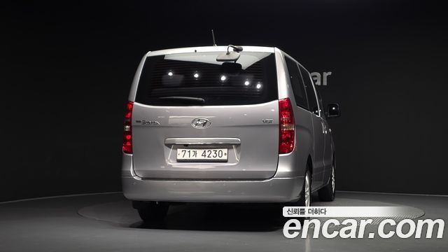 Hyundai Starex 12-Seater Wagon Smart — пробег 134 946 км — фото 4 из 5