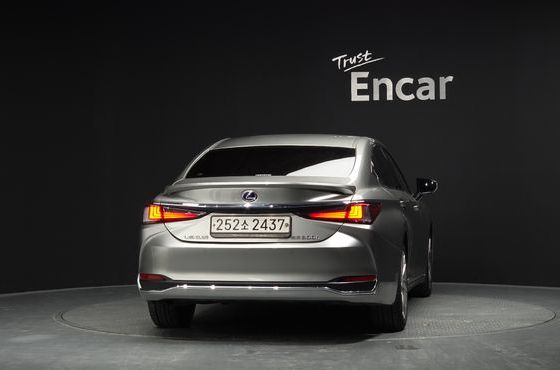 Lexus ES Executive — пробег 90 453 км — фото 4 из 5