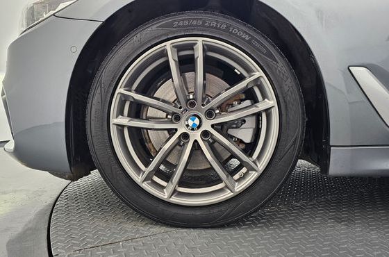 BMW 5-Series 520d xDrive M Sport Package Plus — пробег 141 695 км — фото 5 из 5