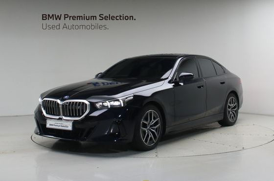 BMW i5 eDrive 40 M Sport — пробег 5 641 км — фото 1 из 5