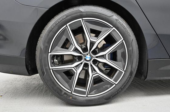 BMW i5 eDrive 40 M Sport — пробег 5 641 км — фото 5 из 5