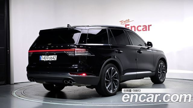 Lincoln Aviator 3.0 Reserve  AWD — пробег 31 111 км — фото 2 из 5