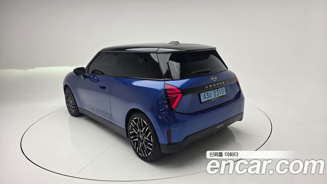 Mini Cooper SE Favoured — пробег 4 713 км — фото 2 из 5