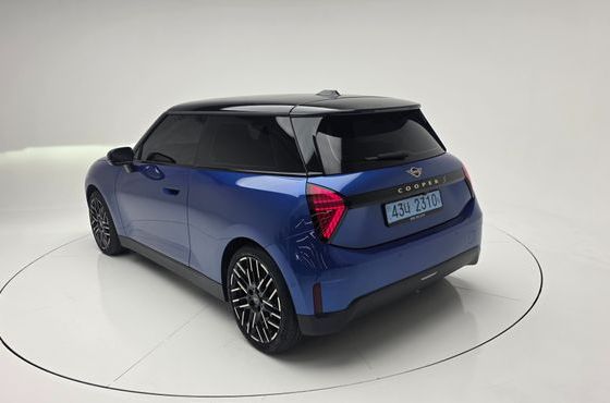 Mini Cooper SE Favoured — пробег 4 713 км — фото 2 из 5