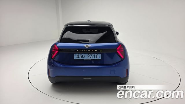 Mini Cooper SE Favoured — пробег 4 713 км — фото 4 из 5