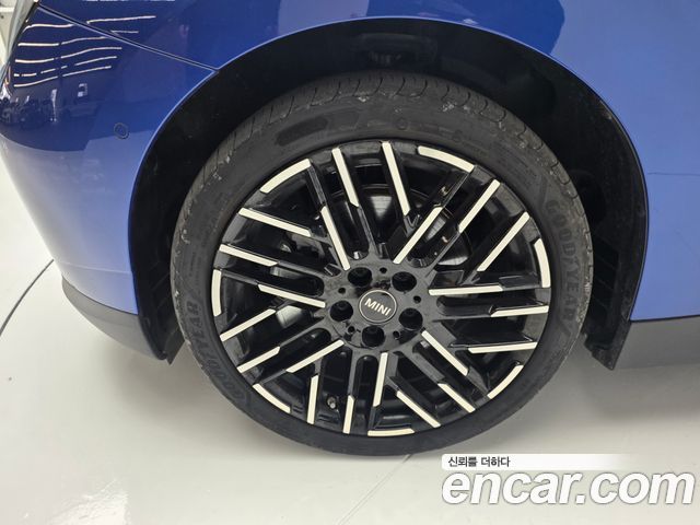Mini Cooper SE Favoured — пробег 4 713 км — фото 5 из 5