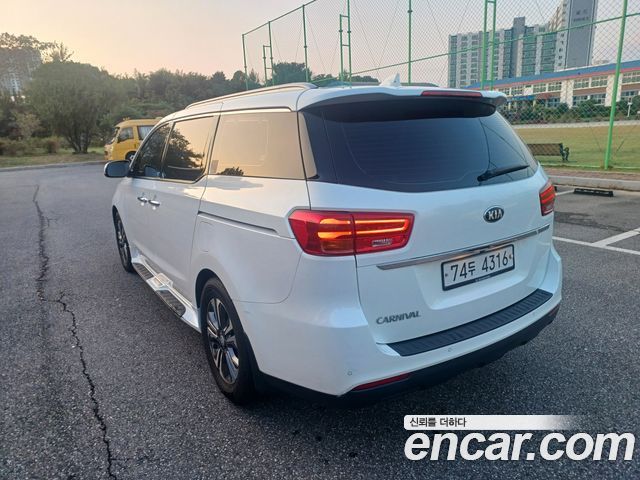 Kia Carnival 11-Seater Prestige — пробег 99 530 км — фото 2 из 5