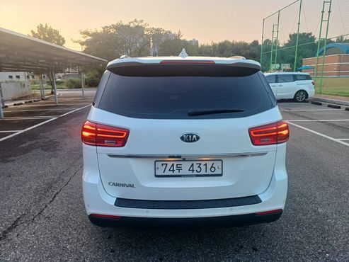 Kia Carnival 11-Seater Prestige — пробег 99 530 км — фото 4 из 5