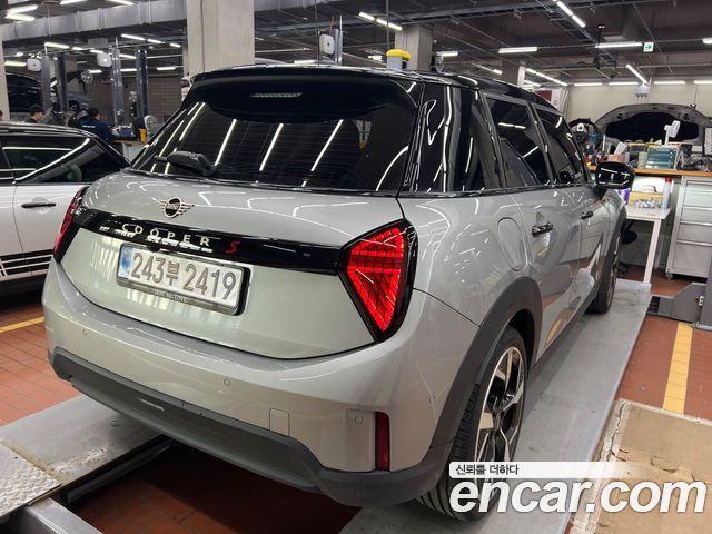 Mini Cooper 5 Door Favoured — пробег 5 263 км — фото 2 из 5