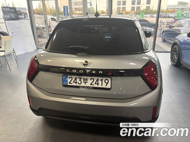Mini Cooper 5 Door Favoured — пробег 5 263 км — фото 4 из 5