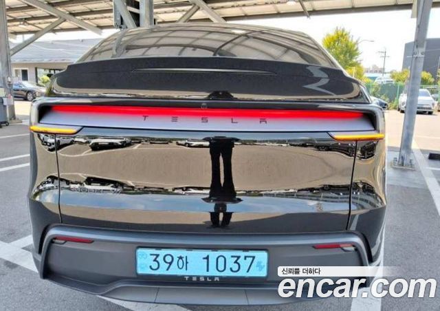 Tesla Model Y L Long Range AWD — пробег 1 км — фото 3 из 5