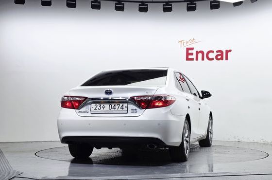 Toyota Camry Hybrid XLE — пробег 175 321 км — фото 4 из 5