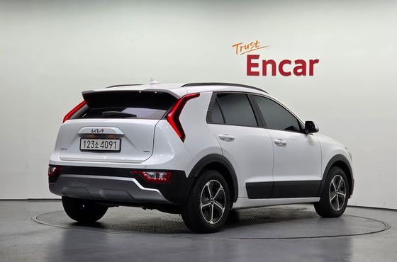 Kia Niro Prestige — пробег 33 338 км — фото 2 из 5
