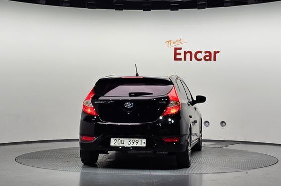 Hyundai Accent WIT 1.4 VVT Premium — пробег 71 778 км — фото 4 из 5