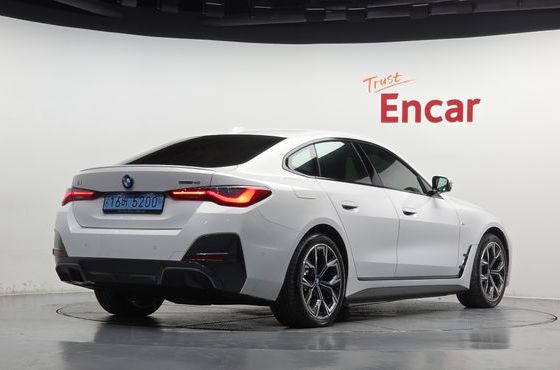 BMW i4 eDrive40 M Sports Pro — пробег 18 266 км — фото 2 из 5