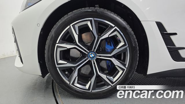 BMW i4 eDrive40 M Sports Pro — пробег 18 266 км — фото 5 из 5