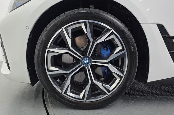BMW i4 eDrive40 M Sports Pro — пробег 18 266 км — фото 5 из 5