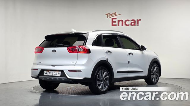 Kia Niro Prestige — пробег 53 696 км — фото 2 из 5