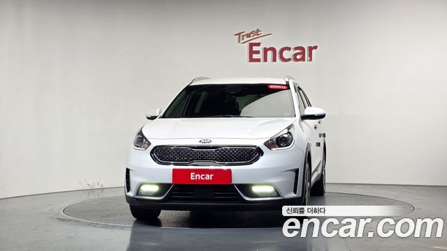 Kia Niro Prestige — пробег 53 696 км — фото 3 из 5