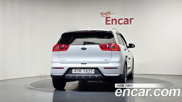 Kia Niro Prestige — пробег 53 696 км — фото 4 из 5