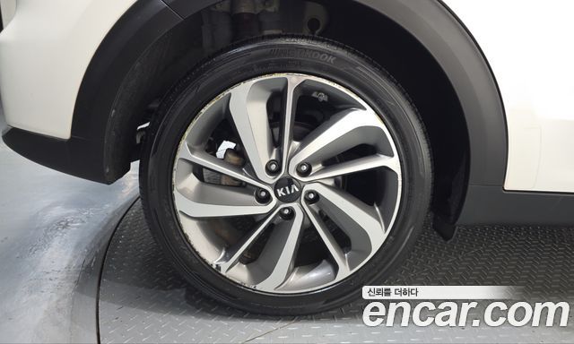 Kia Niro Prestige — пробег 53 696 км — фото 5 из 5