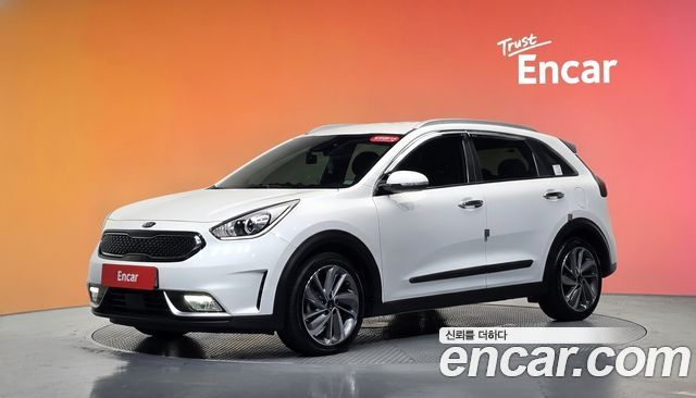 Kia Niro Prestige — пробег 53 696 км — фото 1 из 5