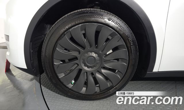 Tesla Model Y RWD — пробег 51 057 км — фото 5 из 5
