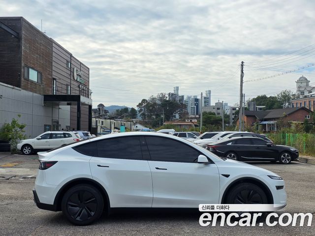 Tesla Model Y Premium RWD — пробег 500 км — фото 4 из 5
