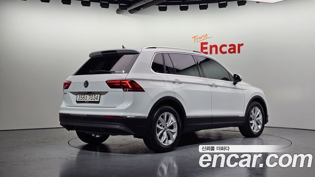 Volkswagen Tiguan 2.0 TDI Premium — пробег 32 879 км — фото 2 из 5