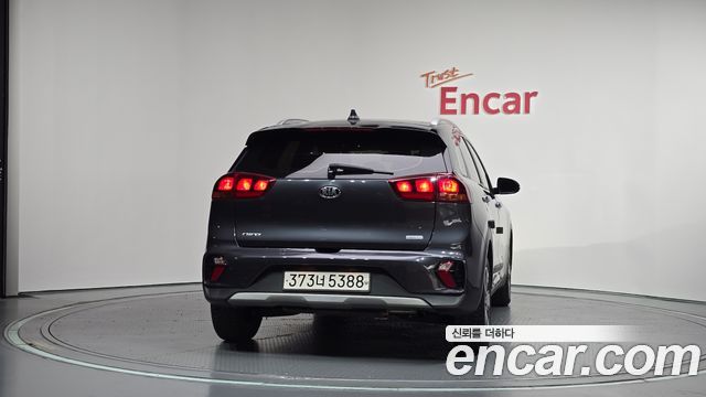 Kia Niro 1.6 HEV Luxury — пробег 111 197 км — фото 4 из 5