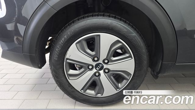Kia Niro 1.6 HEV Luxury — пробег 111 197 км — фото 5 из 5