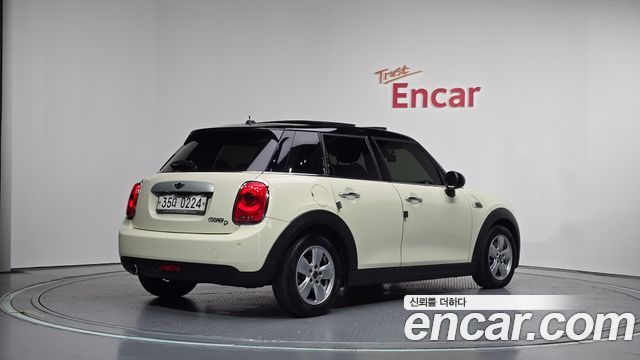 Mini Cooper 5Door Mid 3rd — пробег 87 617 км — фото 2 из 5
