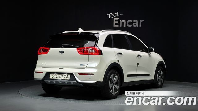 Kia Niro Noblesse — пробег 199 437 км — фото 2 из 5