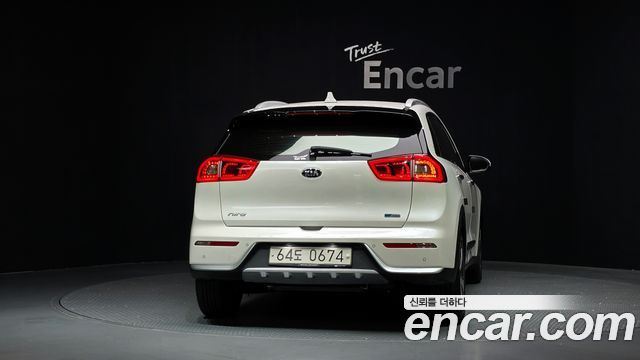 Kia Niro Noblesse — пробег 199 437 км — фото 4 из 5