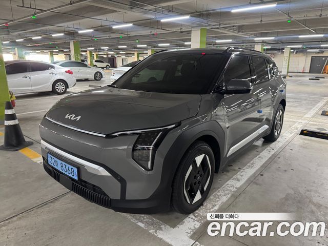 Kia EV3 Standard 2WD Air — пробег 560 км — фото 3 из 5