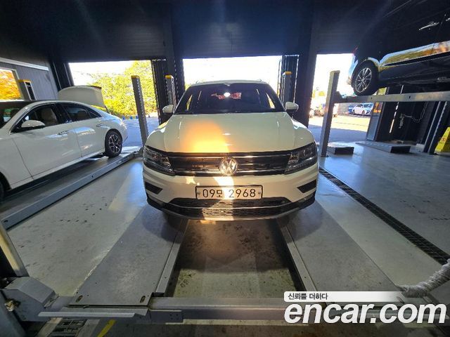 Volkswagen Tiguan 2.0 TDI Premium — пробег 161 668 км — фото 1 из 3